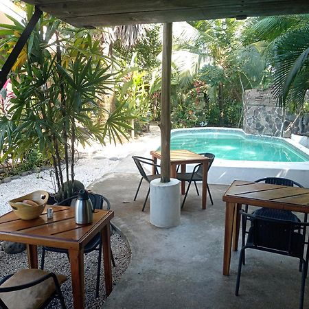 Casa El Colibri Bed & Breakfast Parrita Exterior photo